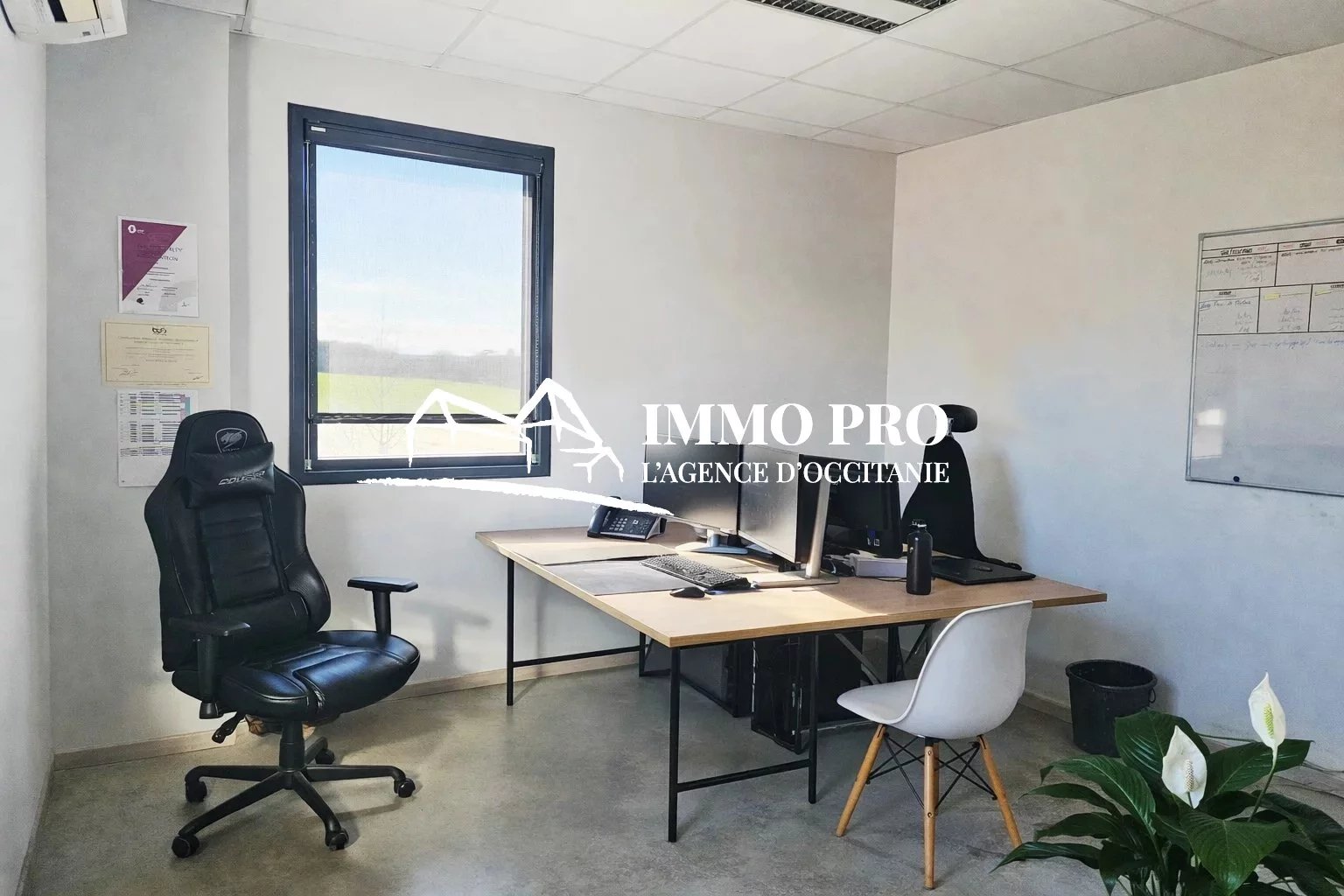 L’ISLE JOURDAIN  À louer – Local commercial de 820 m² en zone d’activité
