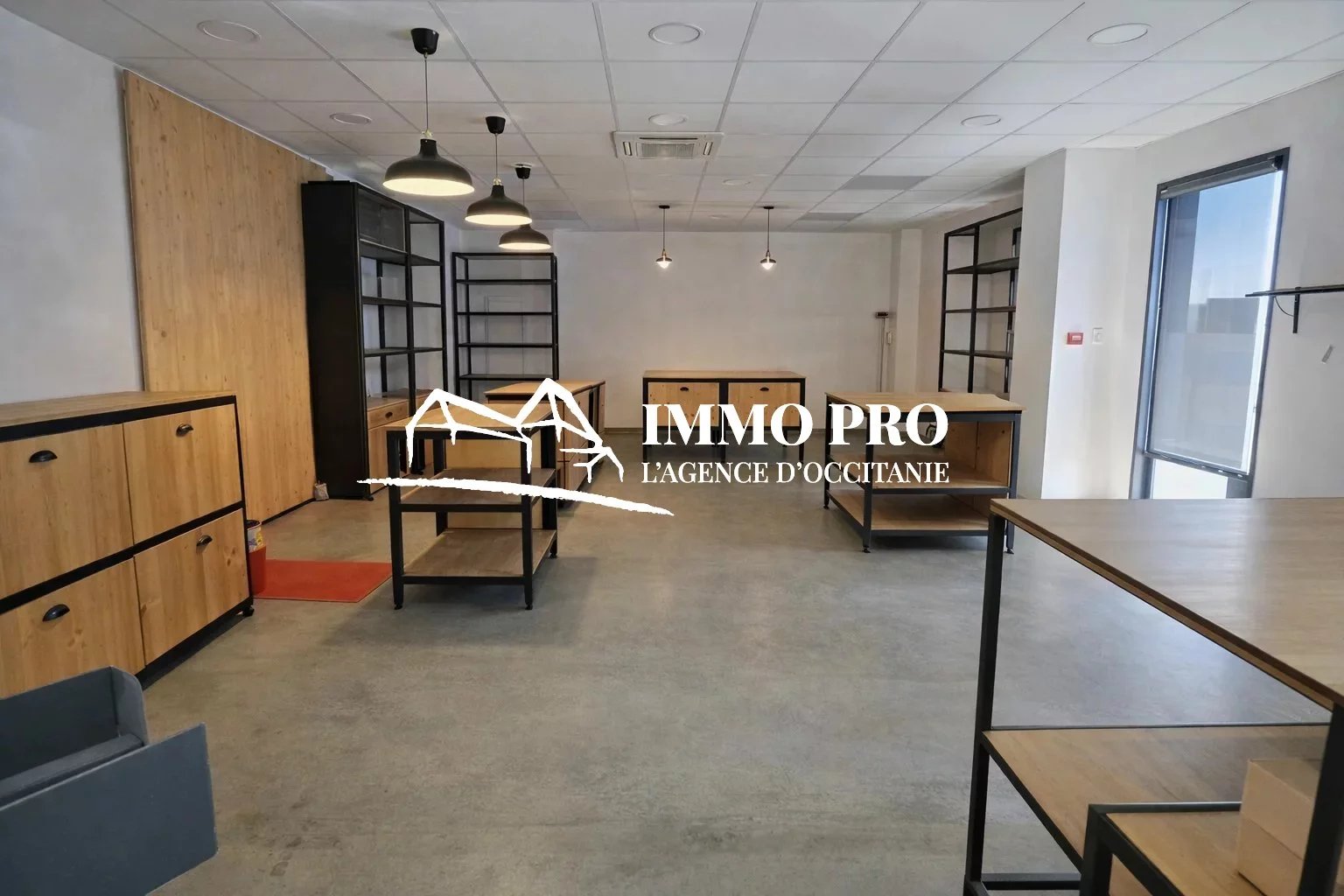 L’ISLE JOURDAIN  À louer – Local commercial de 820 m² en zone d’activité