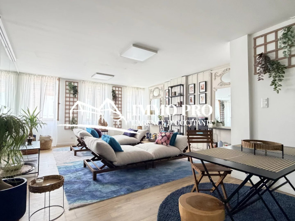 SAINT-LYS – Charming Renovated Townhouse