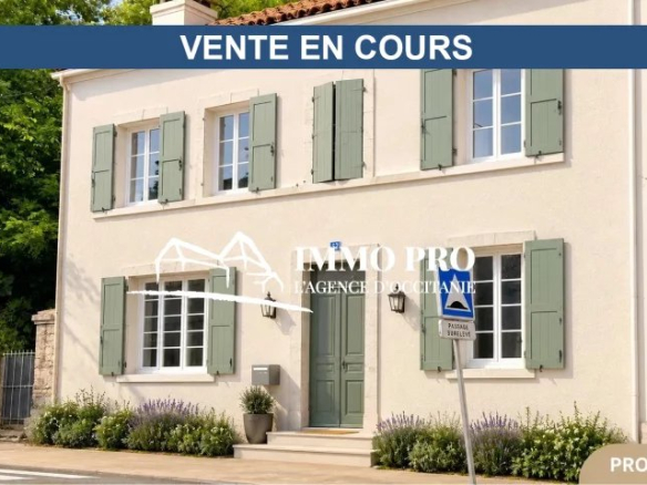 Maison de ville avec jardinet et petite terrasse