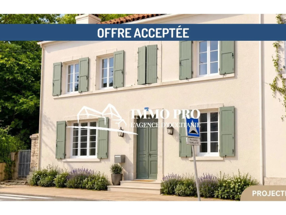 Maison de ville avec jardinet et petite terrasse