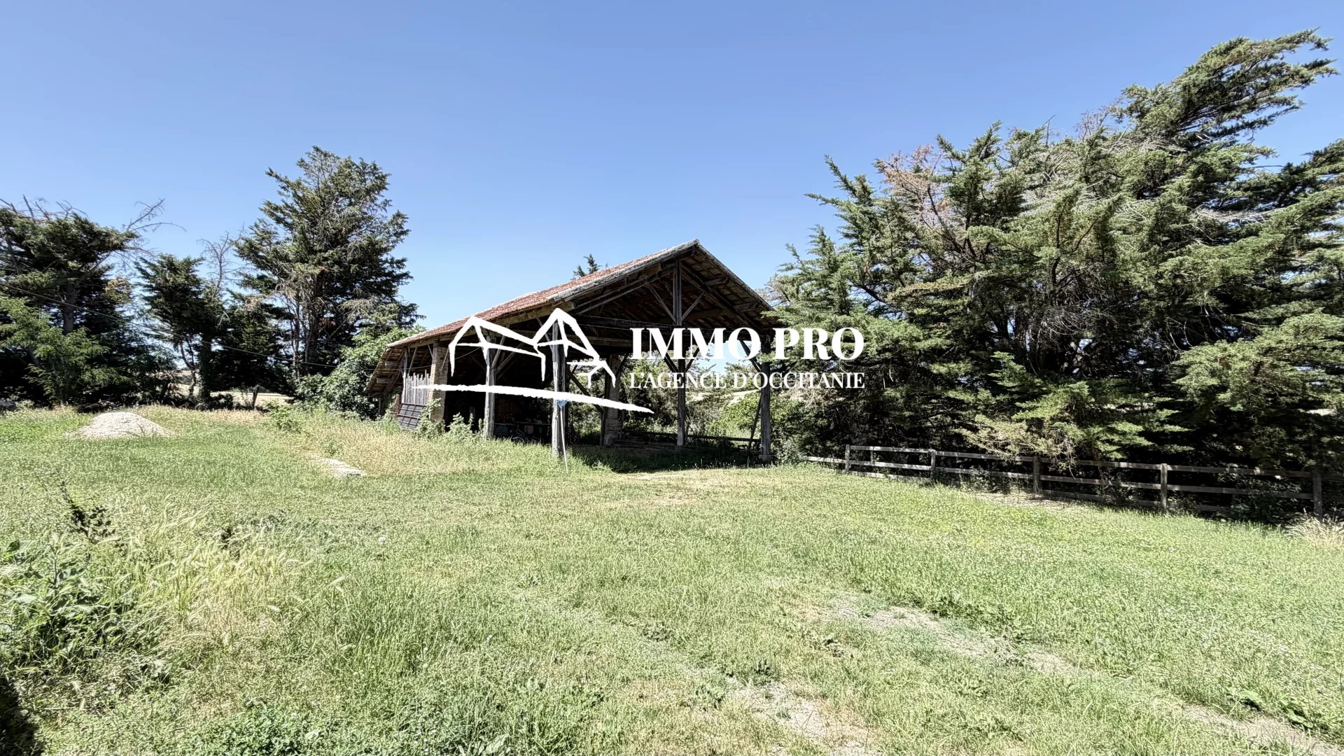 Vue Pyrénées – Maison de campagne, dépendances & 5 hectares