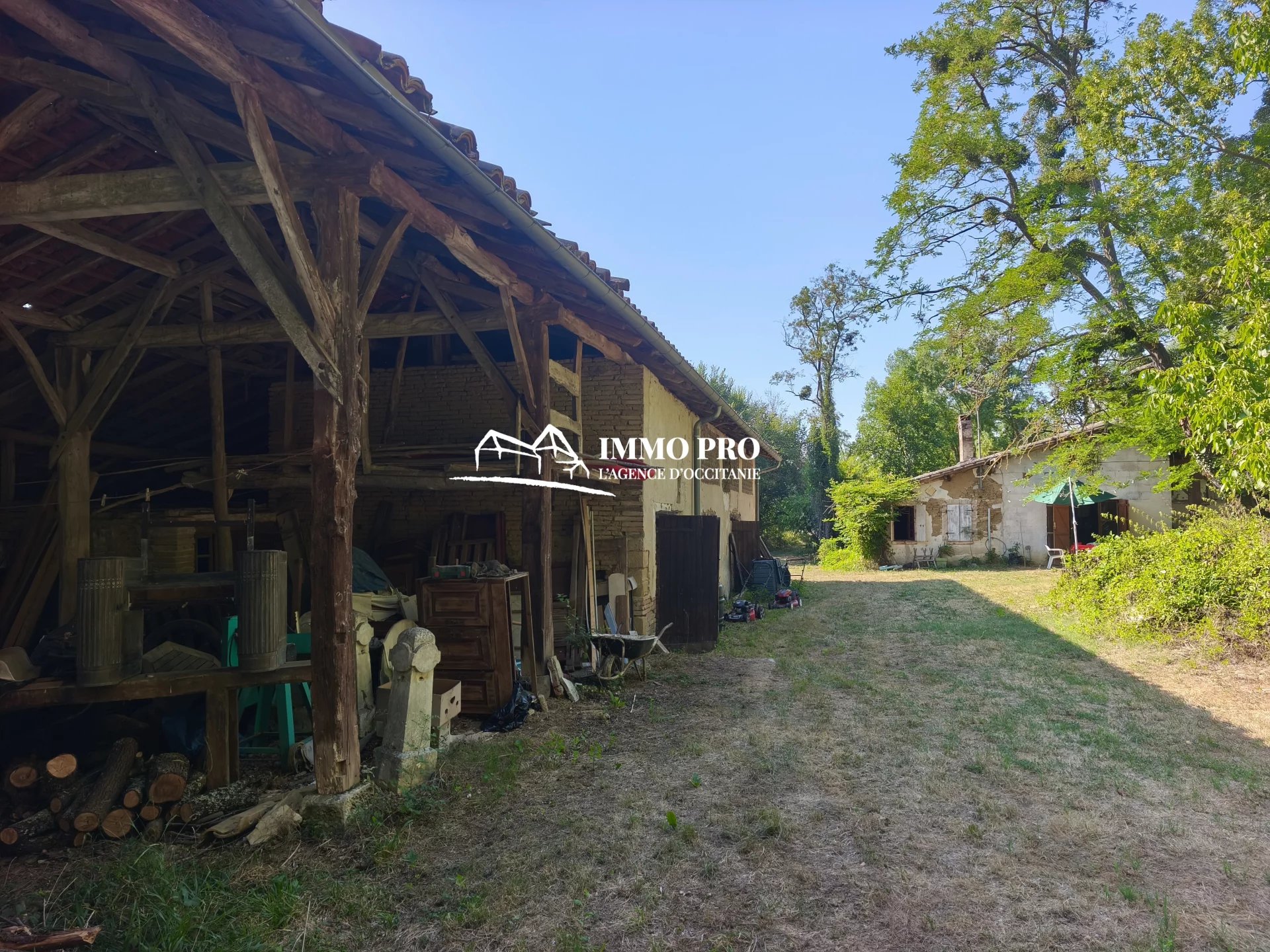 A rénover Moulin XVIIIe & Grange sur 5HA