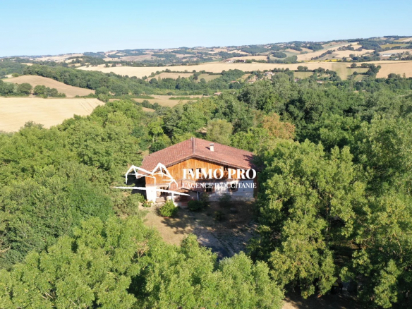 Le Fousseret   Maison ancienne rénovée AU CALME