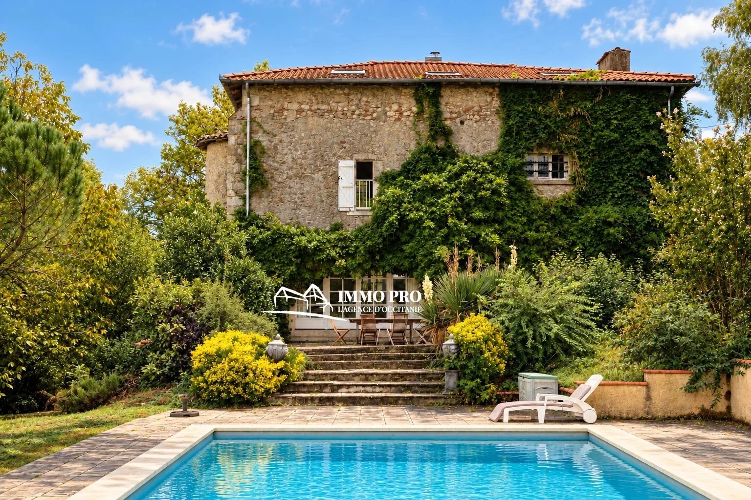 SOUTH-WEST of FRANCE  CHATEAU & INDEPENDENT HOUSE on 2.3HA