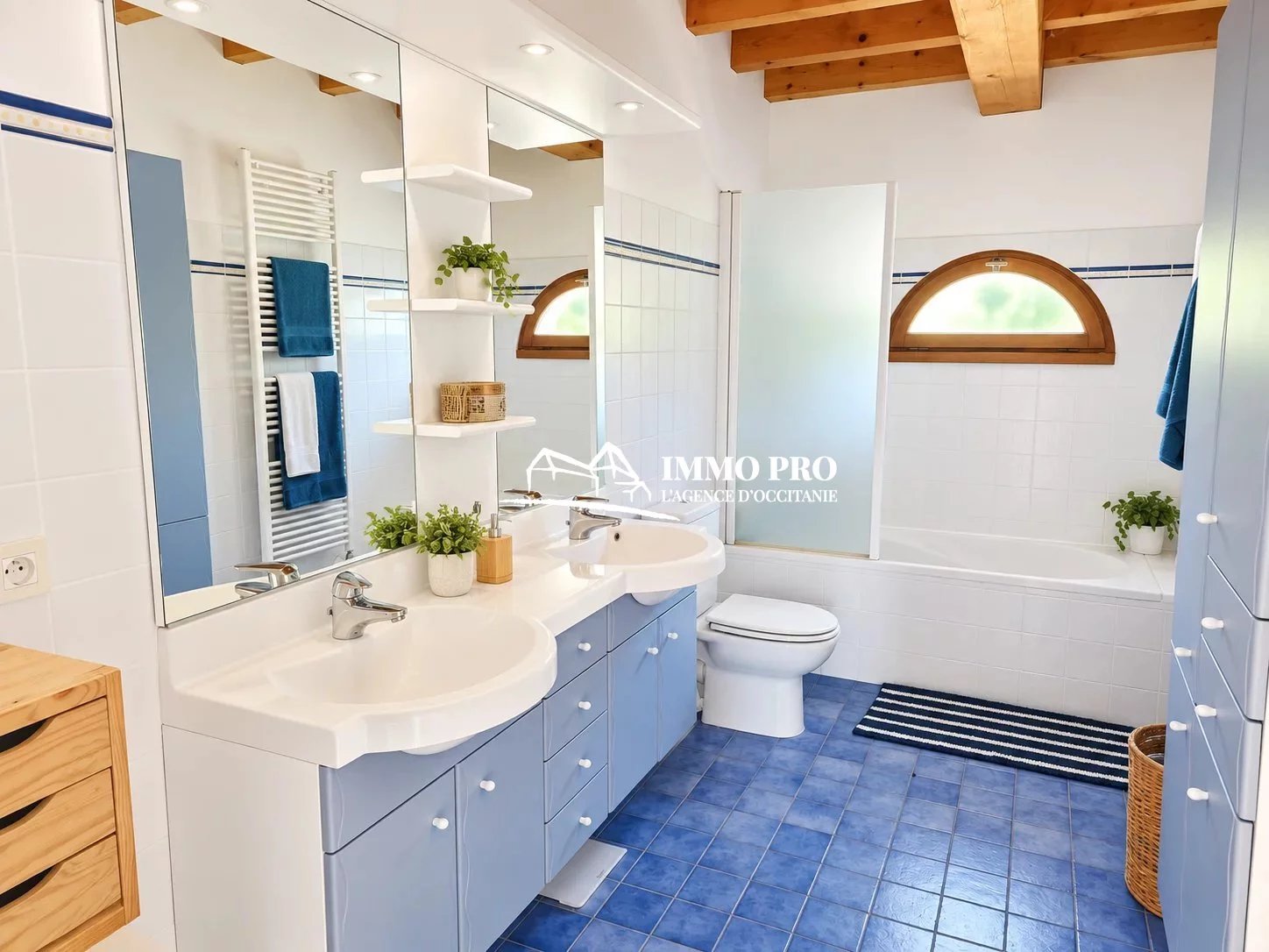 South-West of France Villa with Stunning Pyrenees View, Only 5 Minutes from Amenities