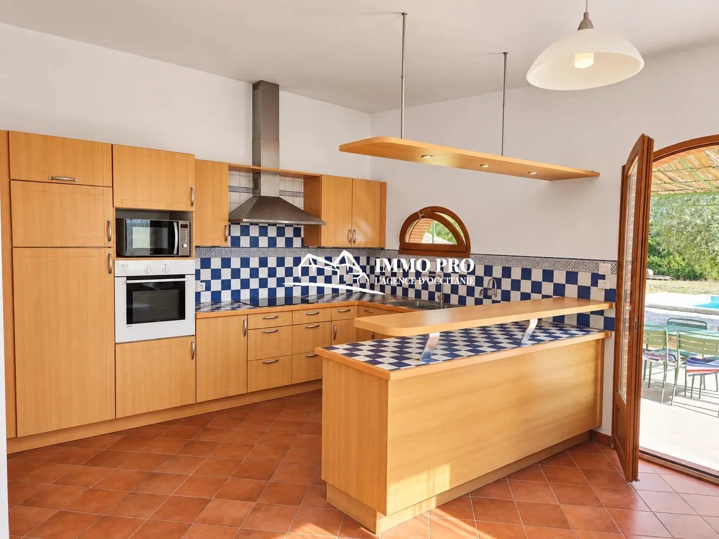 South-West of France Villa with Stunning Pyrenees View, Only 5 Minutes from Amenities