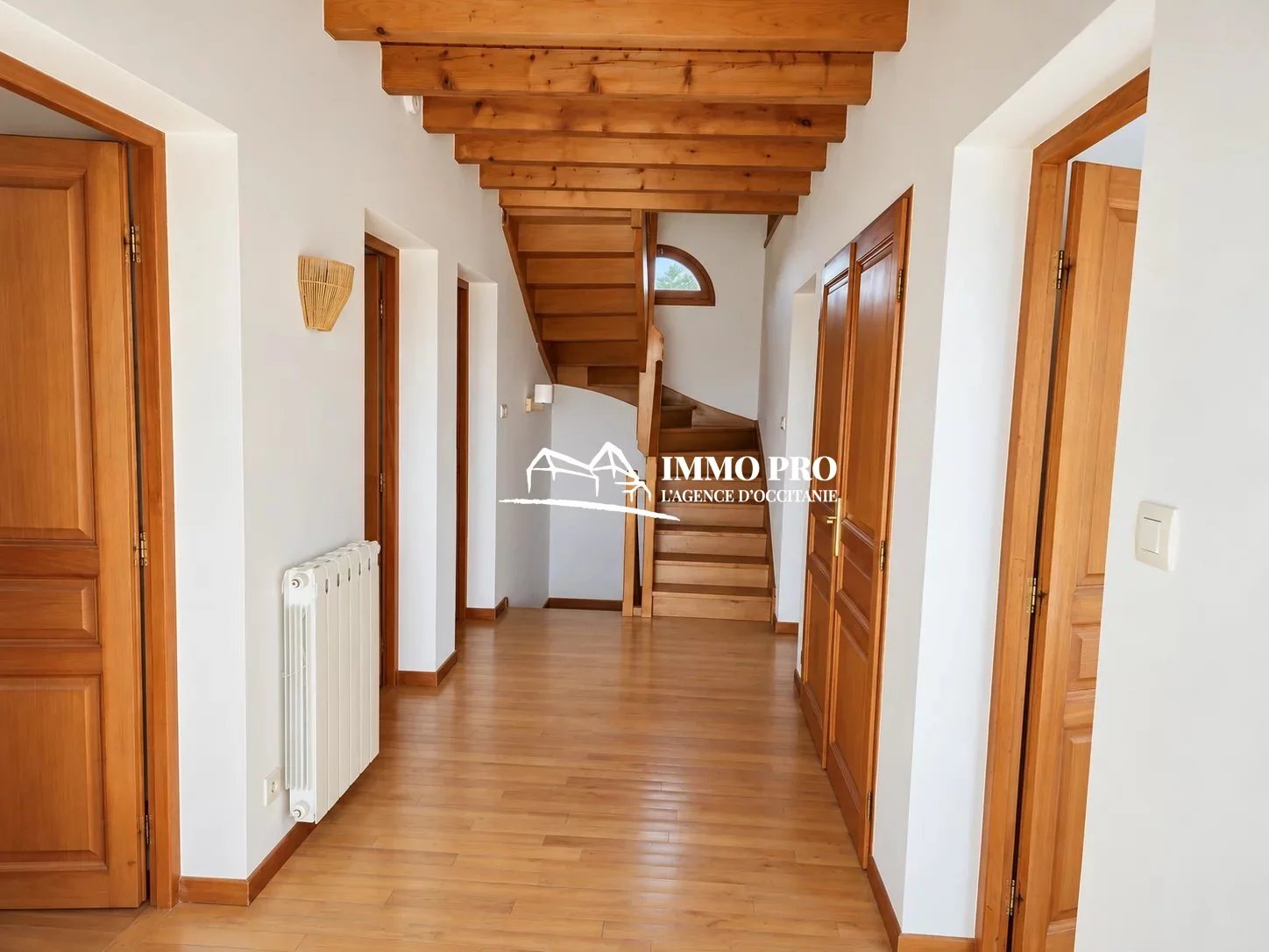 South-West of France Villa with Stunning Pyrenees View, Only 5 Minutes from Amenities