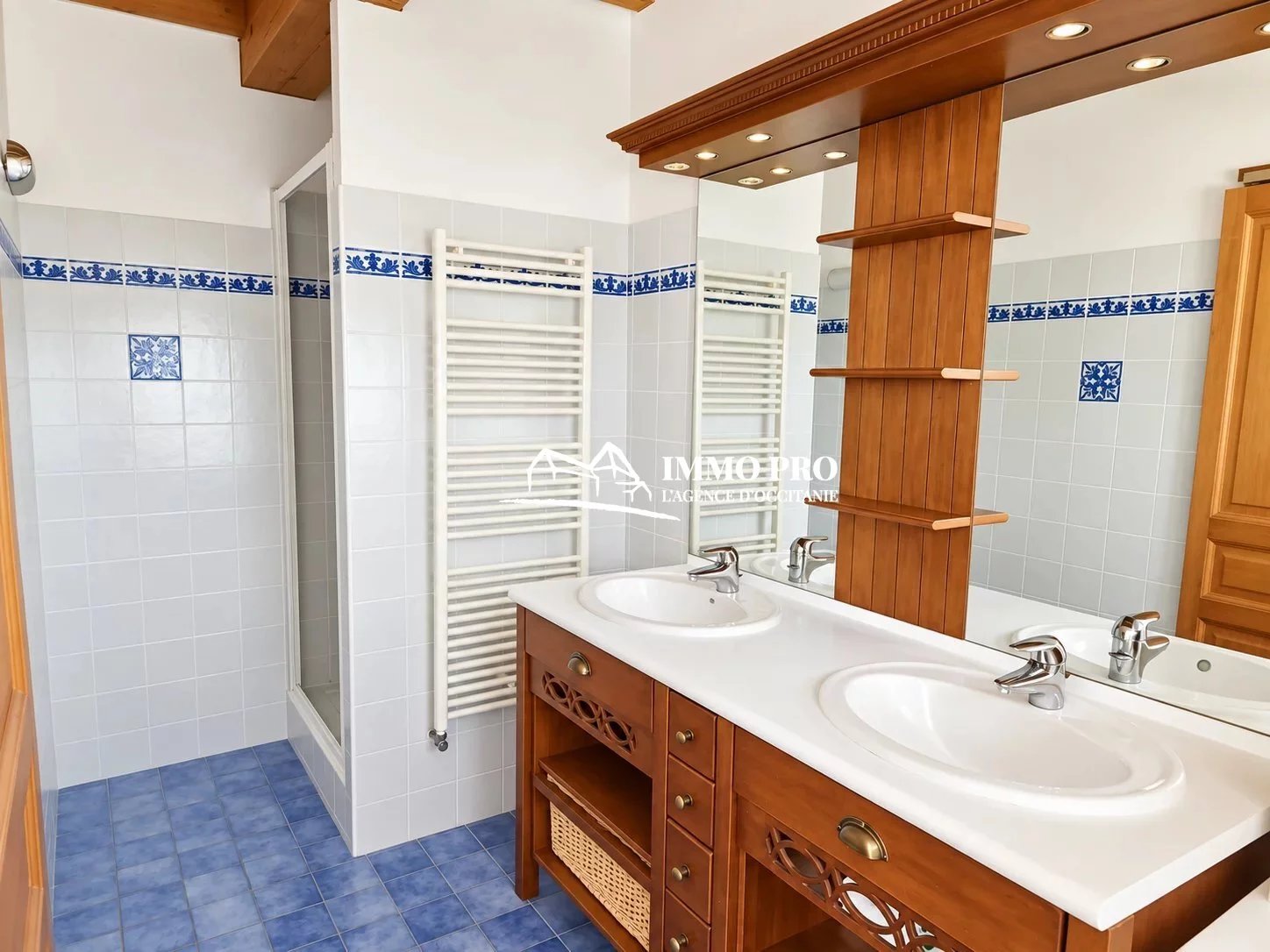 South-West of France Villa with Stunning Pyrenees View, Only 5 Minutes from Amenities