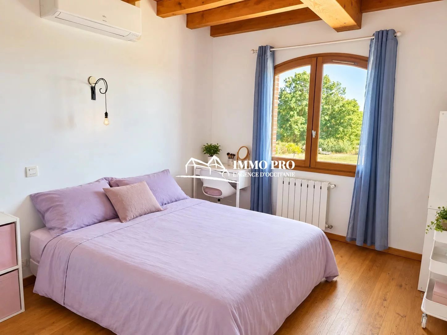 South-West of France Villa with Stunning Pyrenees View, Only 5 Minutes from Amenities
